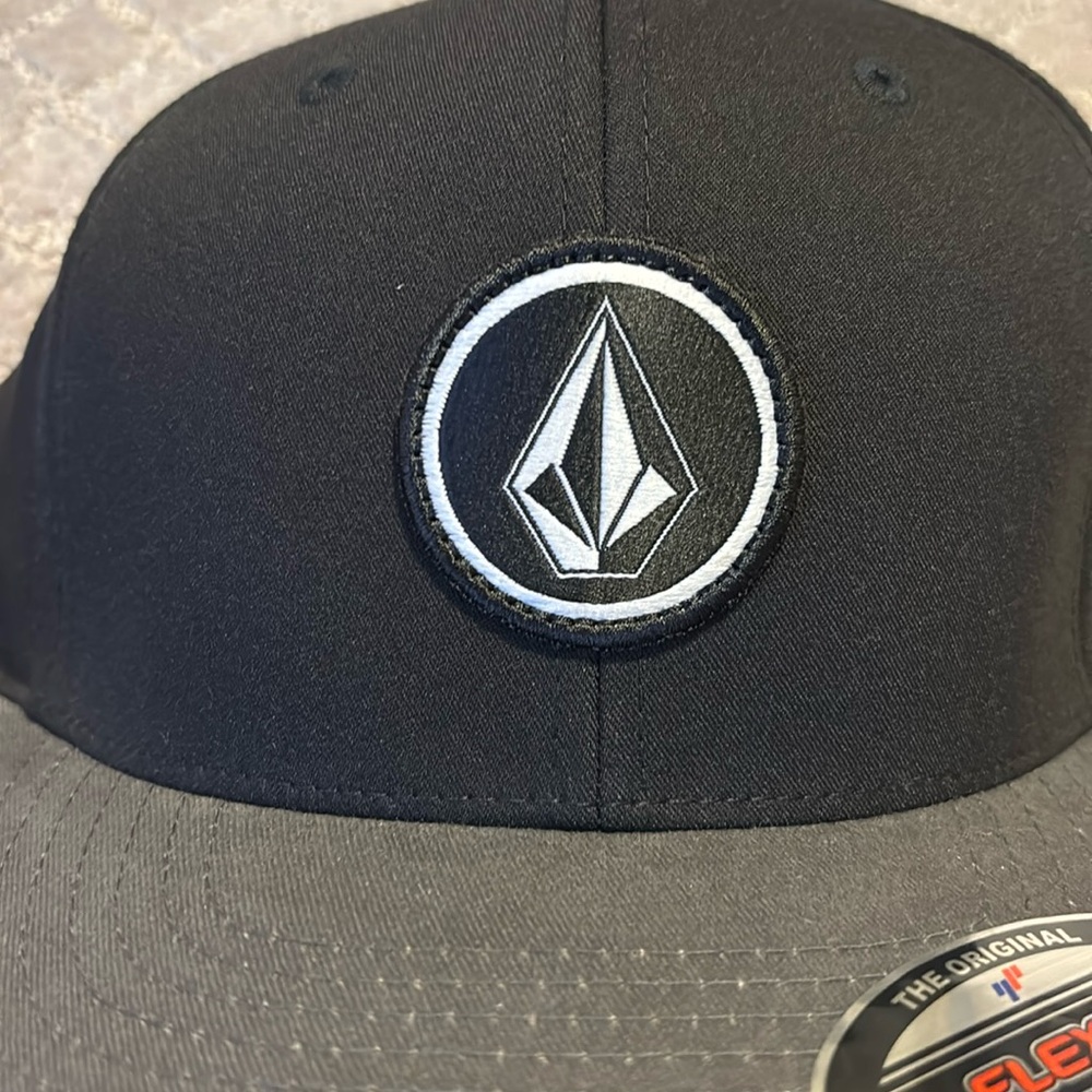 Volcom Fitted Hat - Picture 4 of 9
